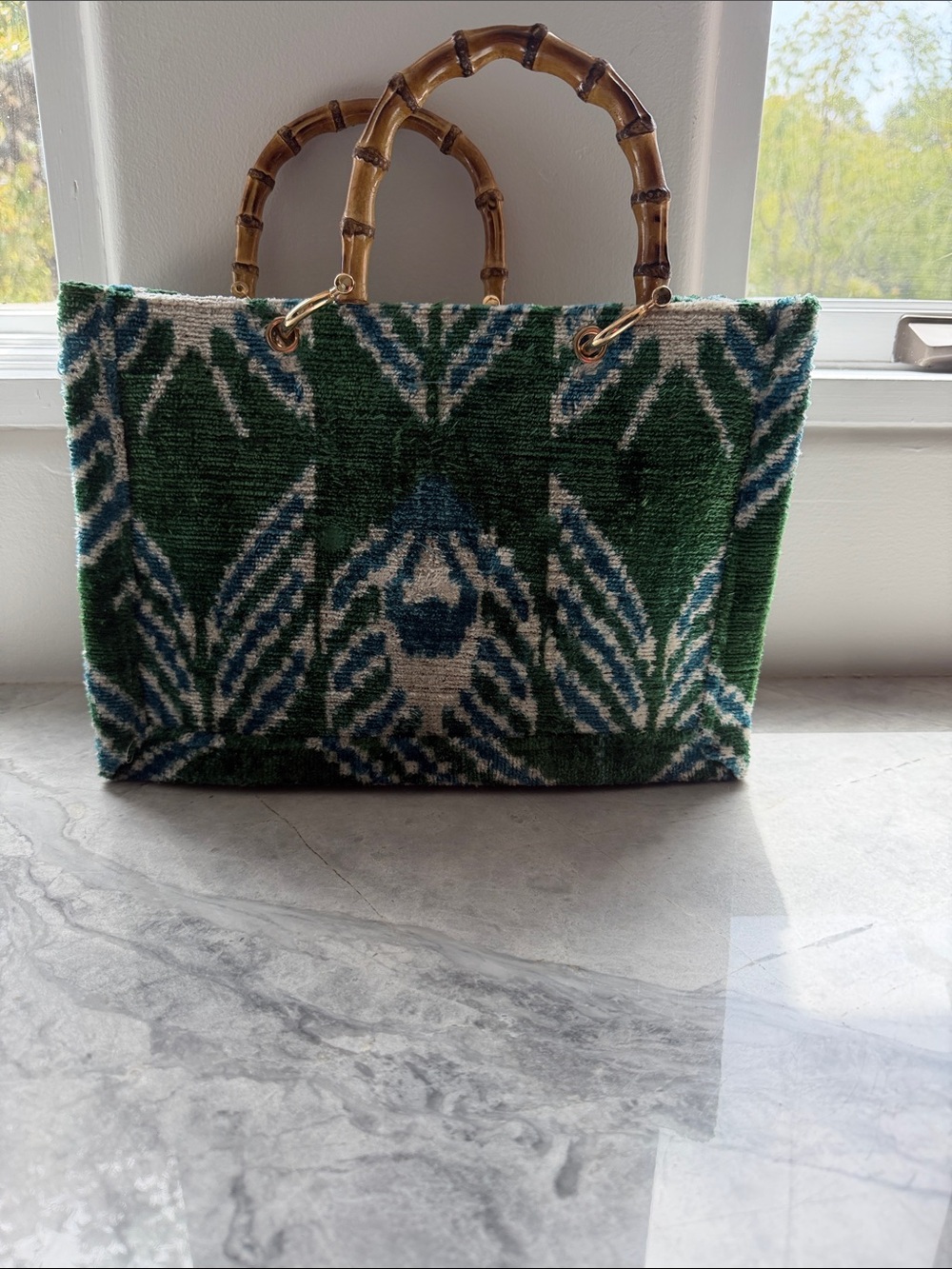 ✨simply stunning!!✨Silk and Velvet Ikat tote with bamboo handles and strap!